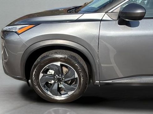 Used 2024 Nissan Rogue SV image 33