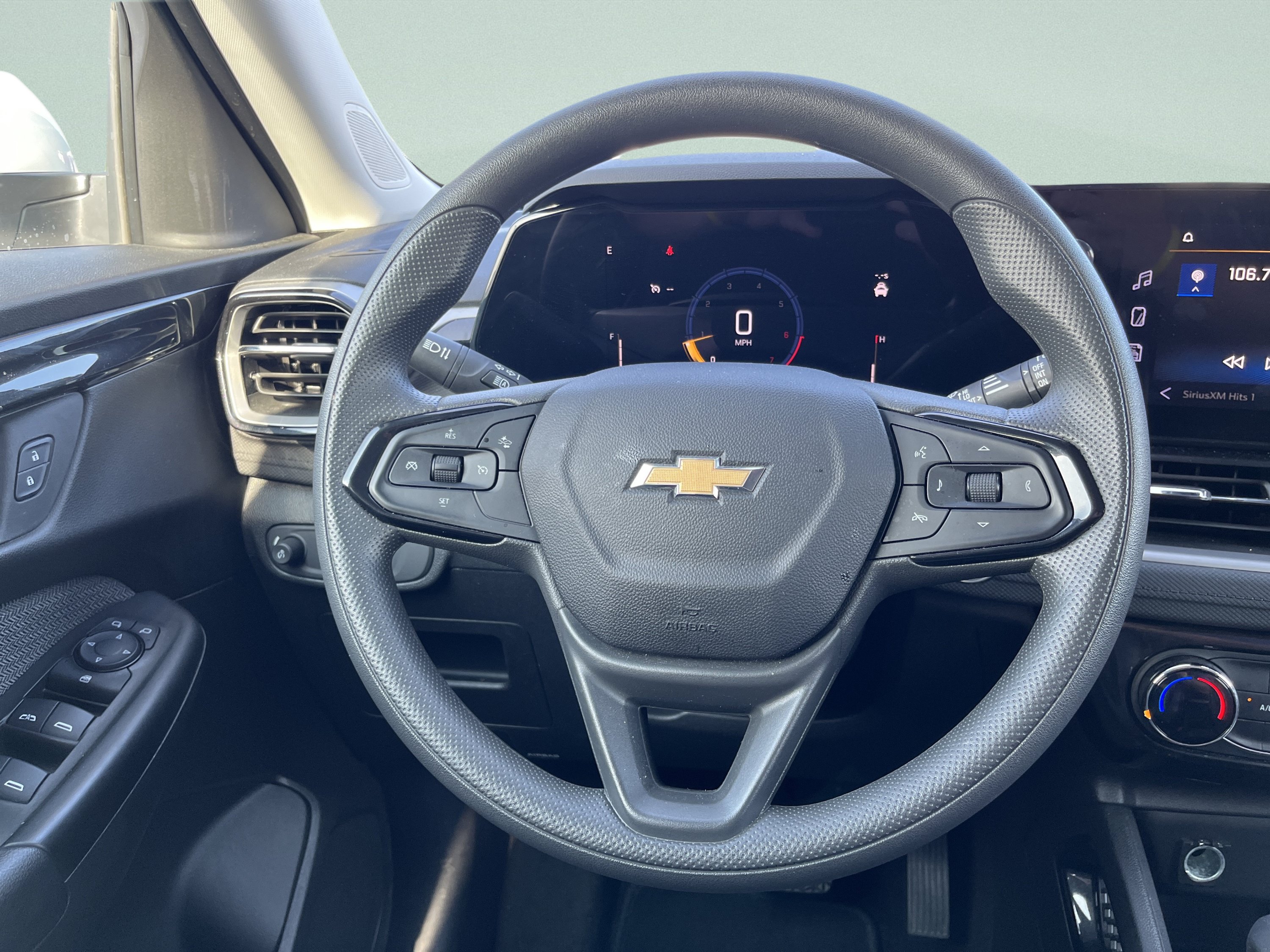 Used 2025 Chevrolet TrailBlazer LT AWD/4WD image 26