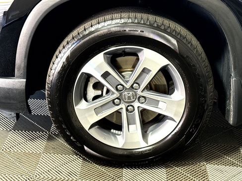 Used 2025 Honda Pilot EX-L image 12