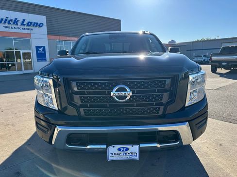 Used 2020 Nissan Titan SV w/ SV Convenience Package image 2