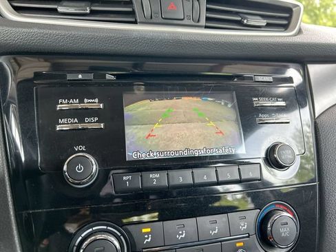Used 2016 Nissan Rogue S AWD/4WD image 14