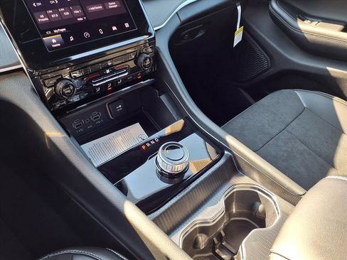 New 2025 Jeep Grand Cherokee L Altitude image 15