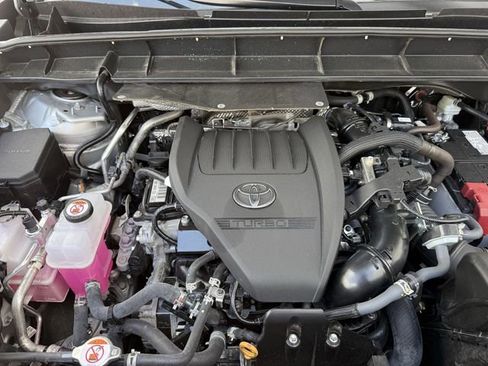 Used 2025 Toyota Highlander LE image 35