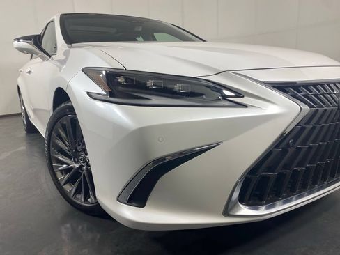 Used 2024 Lexus ES 350 Ultra Luxury w/ Accessory Package (Z1) FWD image 4