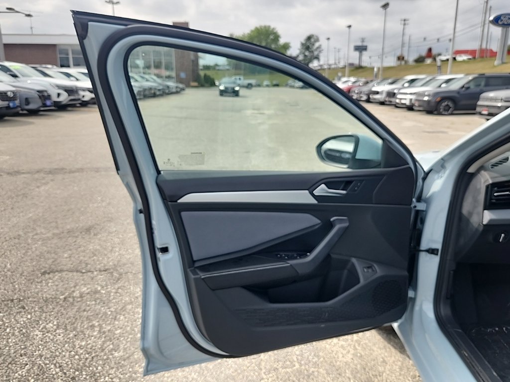 New 2026 Volkswagen Jetta SE FWD image 11