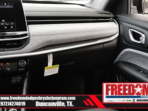 New 2026 Jeep Compass Latitude image 39