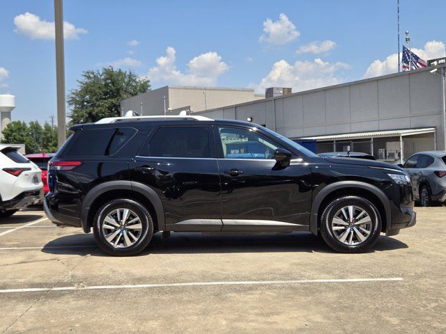 Used 2024 Nissan Pathfinder SL FWD image 5