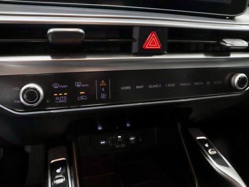 Used 2025 Kia Sorento S image 36