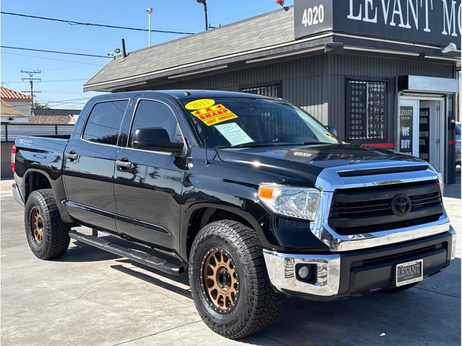 Used 2017 Toyota Tundra SR5 w/ SR5 Upgrade Package AWD/4WD image 1