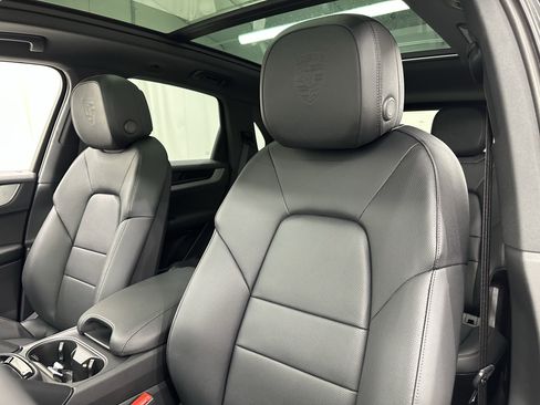 Certified 2025 Porsche Cayenne image 33