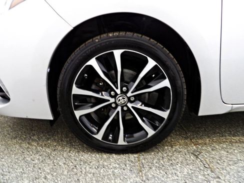 Used 2018 Toyota Corolla SE FWD image 23