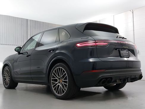 Certified 2023 Porsche Cayenne image 3