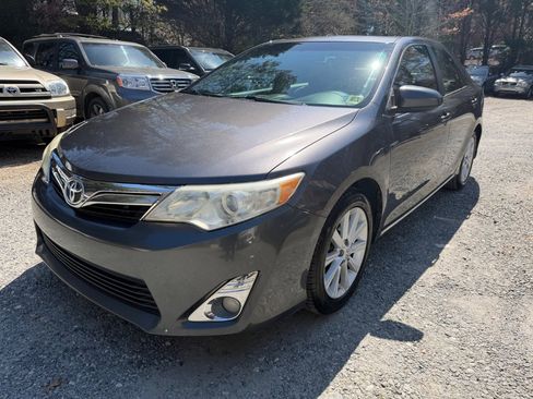 Used 2014 Toyota Camry XLE image 1
