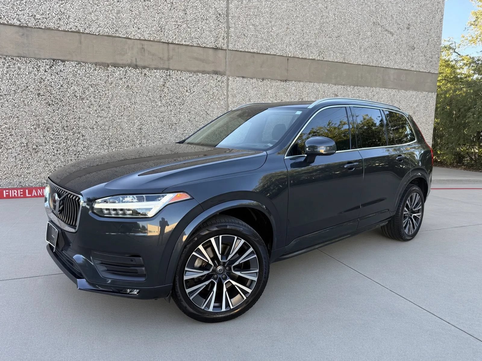 Used 2022 Volvo XC90 T5 Momentum w/ Advanced Package AWD/4WD image 2
