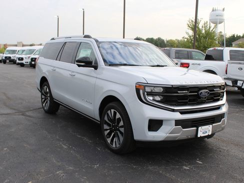 New 2025 Ford Expedition Max Platinum w/ Driver's Package image 7