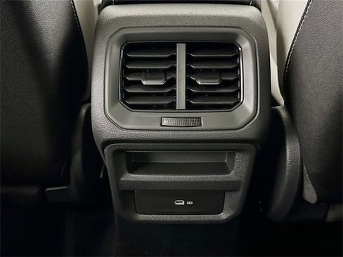 New 2025 Volkswagen Taos SE image 13