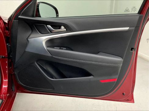 Used 2022 Genesis G70 2.0T RWD image 17