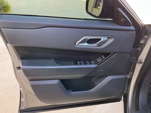 Used 2019 Land Rover Range Rover Velar S AWD/4WD image 11