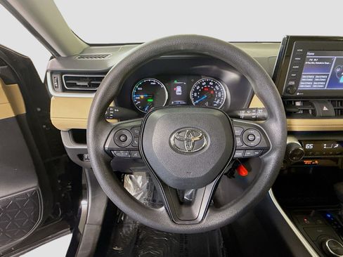 Used 2020 Toyota RAV4 LE image 13