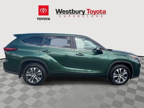 Used 2023 Toyota Highlander XLE AWD/4WD image 6