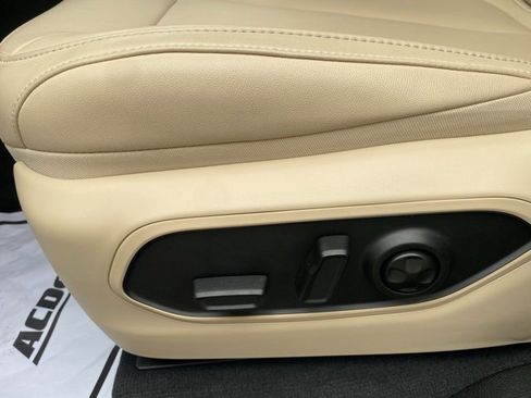 Used 2025 Jeep Grand Cherokee Limited image 17