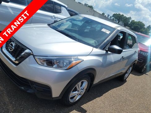 Used 2020 Nissan Kicks S FWD image 1