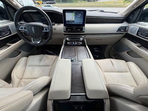 Certified 2020 Lincoln Navigator Reserve w/ Luxury Package AWD/4WD image 18