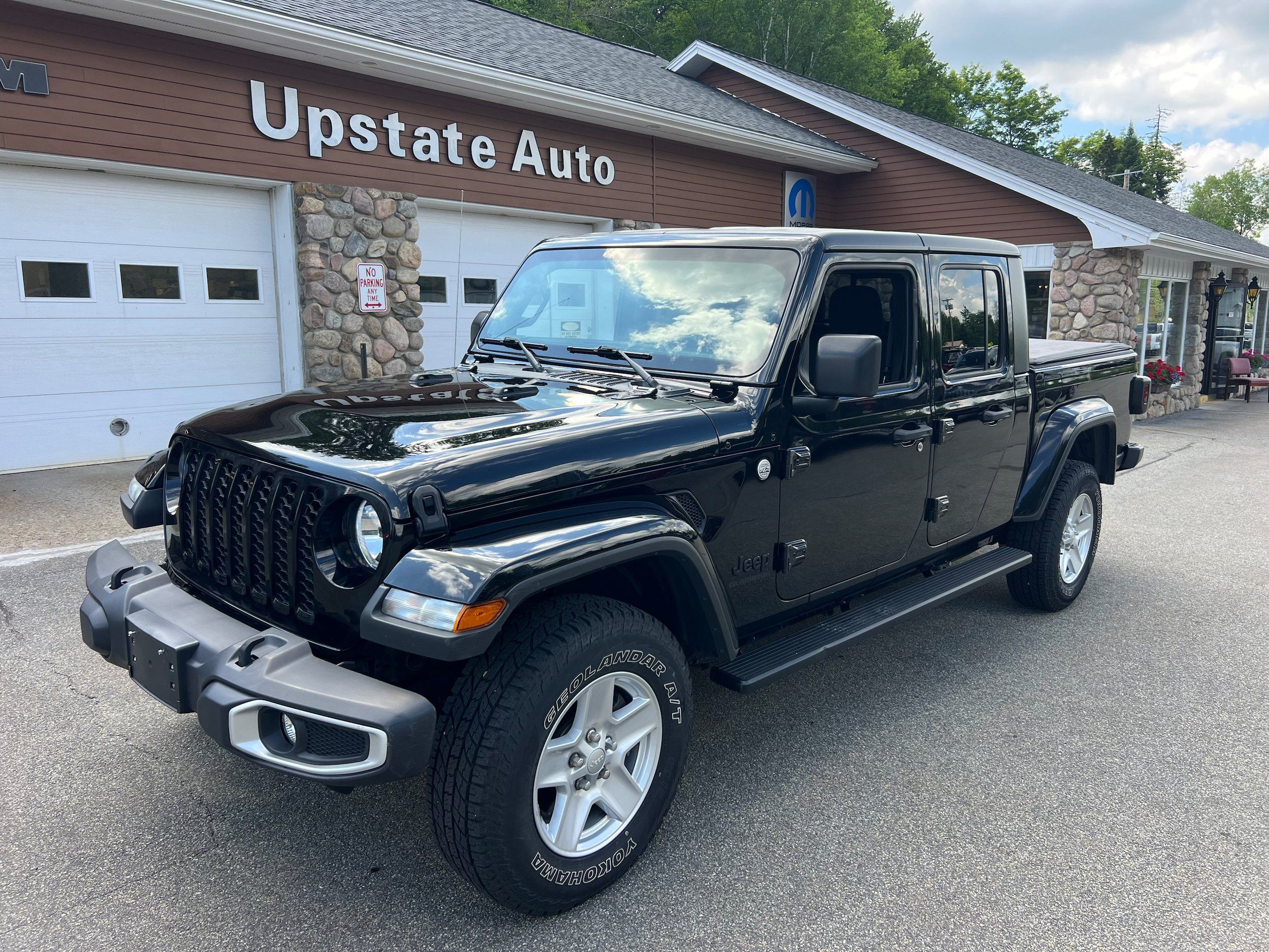 Used 2021 Jeep Gladiator Sport AWD/4WD image 1