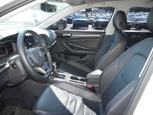 Used 2022 Volkswagen Jetta SEL FWD image 3