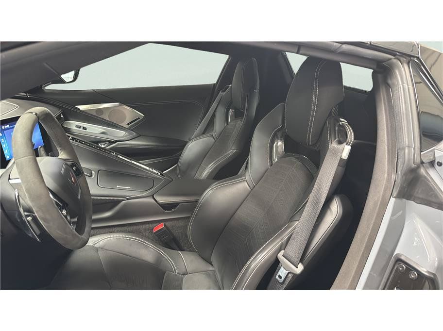 Used 2024 Chevrolet Corvette Stingray Preferred Conv RWD image 18