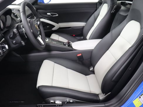 Used 2025 Porsche 718 Cayman image 3