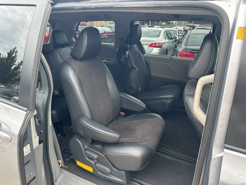Used 2012 Toyota Sienna SE FWD image 21