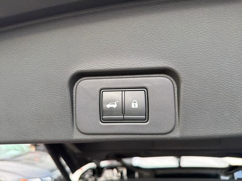 Used 2021 Nissan Rogue SL w/ Premium Package image 11