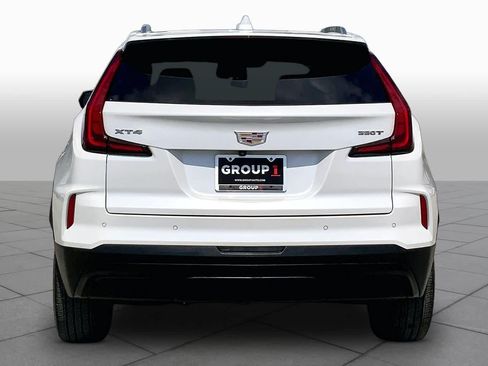 Used 2024 Cadillac XT4 Luxury w/ Cold Weather Package FWD image 5