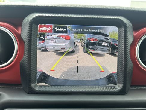 Used 2023 Jeep Gladiator Rubicon w/ LED Lighting Group AWD/4WD image 16