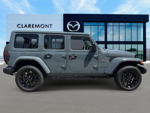 Used 2025 Jeep Wrangler Unlimited Sahara w/ Safety Group image 4