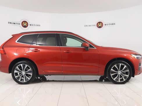 Used 2022 Volvo XC60 B5 Momentum image 2