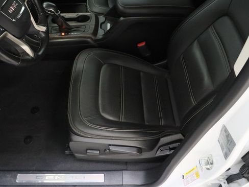 Used 2022 GMC Canyon Denali RWD image 15