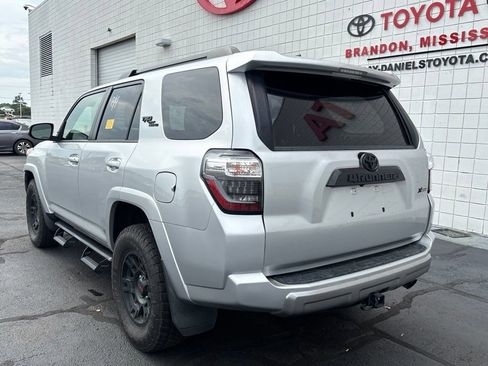 Used 2021 Toyota 4Runner TRD Off-Road Premium w/ Moonroof Package AWD/4WD image 5