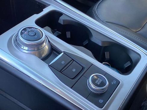 Used 2022 Ford Explorer Limited image 11