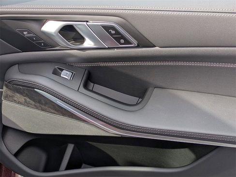 New 2025 BMW X7 xDrive40i w/ Premium Package image 15