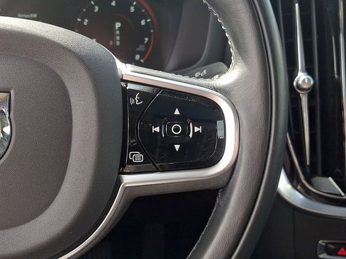 Used 2020 Volvo S60 T5 Momentum w/ Protection Package Premier image 23