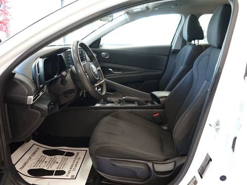 Used 2021 Hyundai Elantra SE FWD image 22