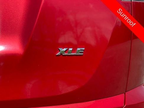 Used 2017 Toyota RAV4 XLE FWD image 12