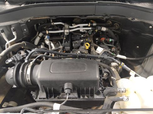 Used 2021 Ford Explorer XLT AWD/4WD image 30