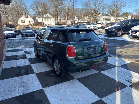 Used 2017 MINI Cooper 4-Door Hardtop image 4