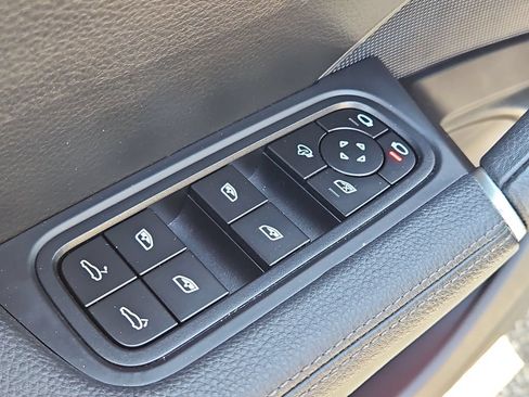 Certified 2022 Porsche Cayenne Platinum Edition AWD/4WD image 31