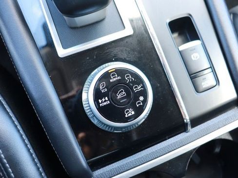 Used 2024 Mitsubishi Outlander 4WD Plug-In Hybrid image 20