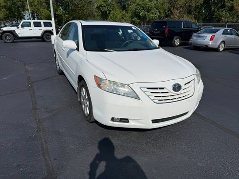 Used 2009 Toyota Camry XLE FWD image 1