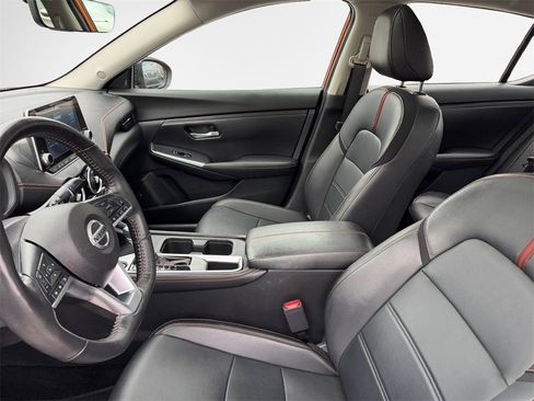 Used 2023 Nissan Sentra SR w/ SR Premium Package image 12